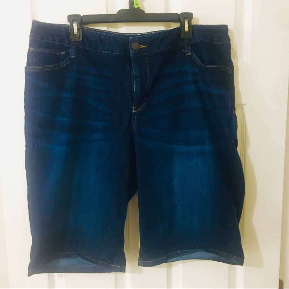 St. John Bermuda Shorts - Plus - Like New